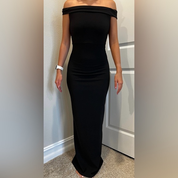 Chic Strapless Black Dress - Picture 1 of 3